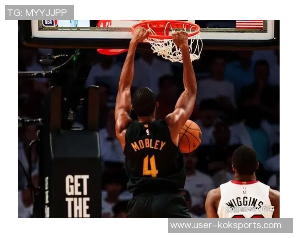 梅里尔半场表现出色三分球命中率高达60贡献10分2篮板1助攻