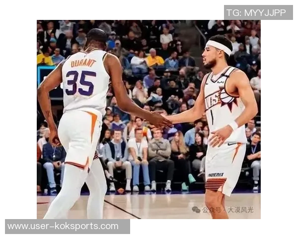 布克第三节火力全开13投7中狂砍19分助攻带领球队缩小分差至个位数